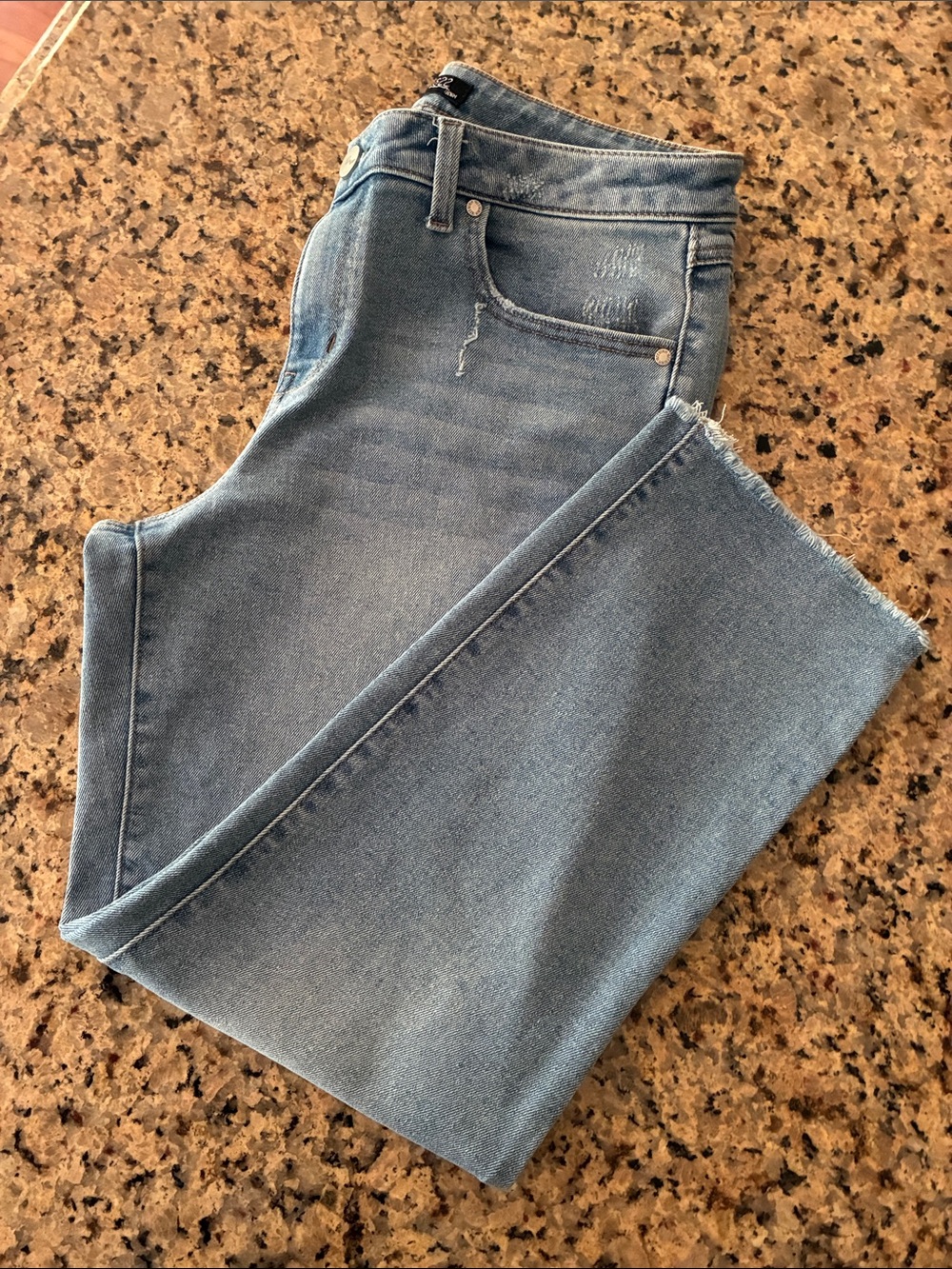 1822 Denim Straight Leg Jeans in Light Blue